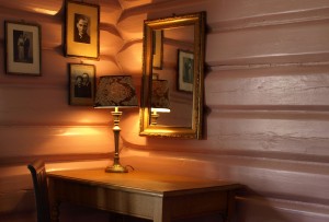 Det rosa rommet, skrivebord