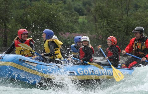 Familierafting på Ottaelva